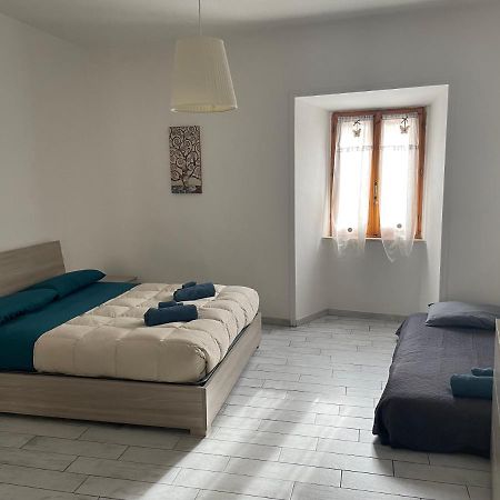 ג'נצאנו די רומא Vivere Il Borgo Sul Lago מראה חיצוני תמונה